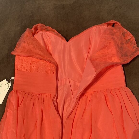 Woman’s A-Line V-Neck Chiffon Prom Bridesmaid or Formal Dress Size 12 NWT - Picture 10 of 12